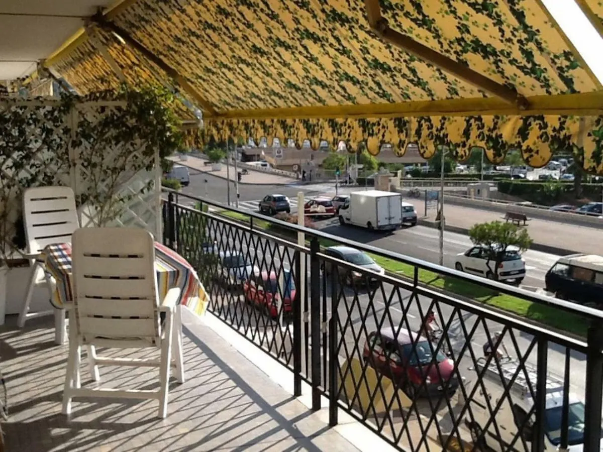 Apartment Menton Smartworking And Relax On The Beach, Seaview